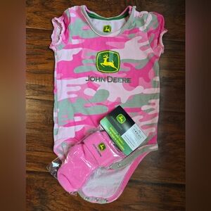 John Deere Baby Girl Pink Camo Bodysuit/oneies And Sock Set 9-12 Mo